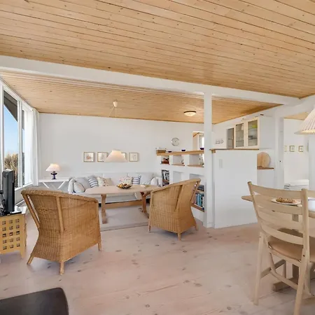 Vina - 200m To The Fjord By Interhome