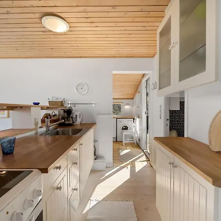 Vina - 200m To The Fjord By Interhome